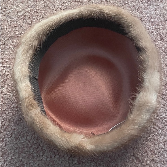 Elegant Tan Mink Fur Hat - Picture 3 of 4